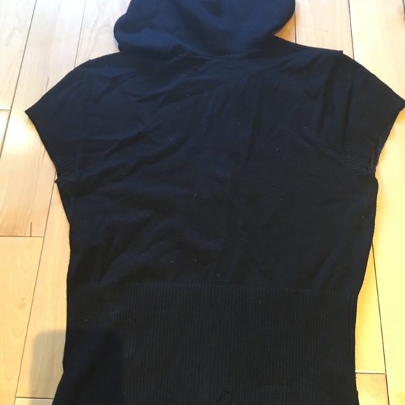 Like new Guess Sweater hoodie - Picture 6 of 8